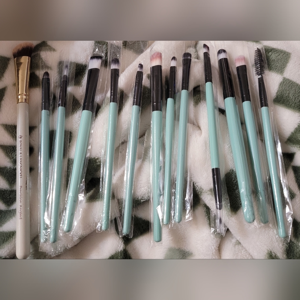 Makeup brushes set